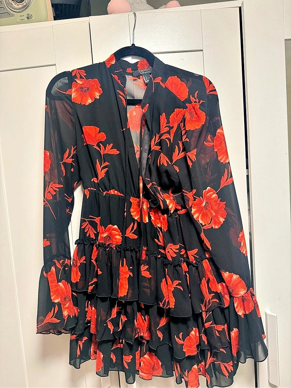 Forever 21 Floral Ruffle Mini Dress in Black & Red Size Medium Like New